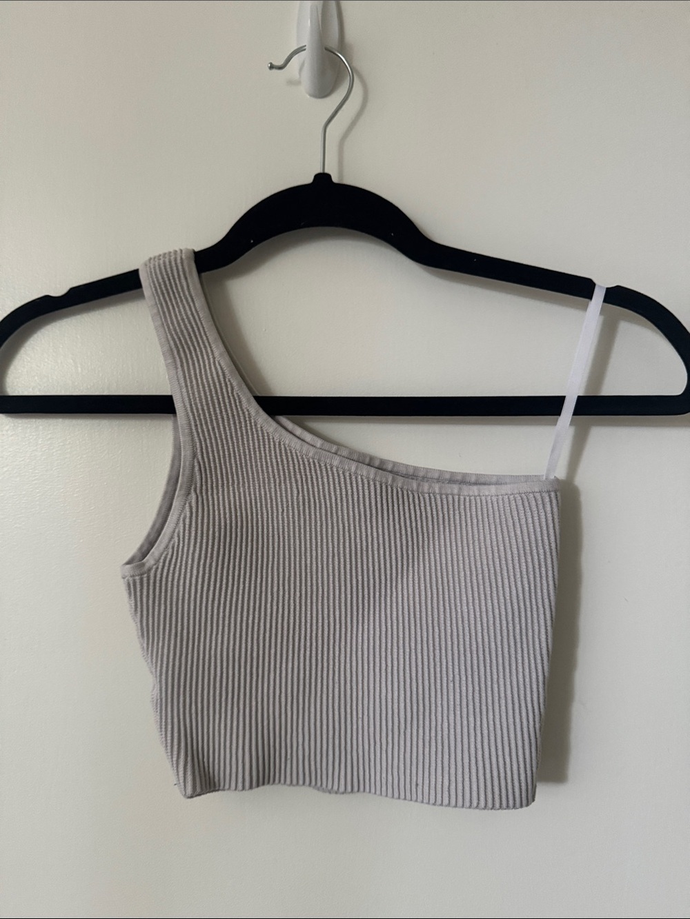 Aritzia Babaton Ribbed One-Shoulder Crop Top - Taupe